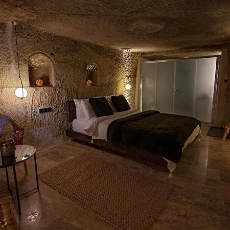 Sato Cave 2* Γκόρεμε