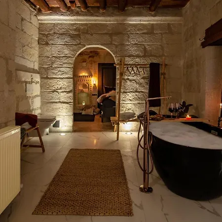 מלון Sato Cave 2*