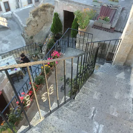 Sato Cave גורמה