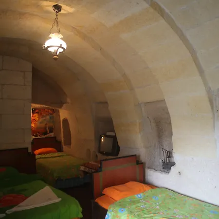 Sato Cave 2* Γκόρεμε